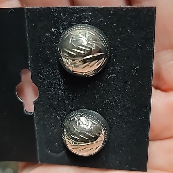 Sterling Silver Engraved Puff Round Stud Earring .925 - Picture 3 of 7